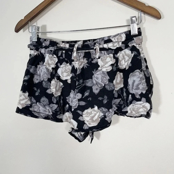 🌟✨2 for $20 ✨🌟 ARITZIA | TALULA TIE  WAIST FLORAL SHORT - Picture 6 of 10